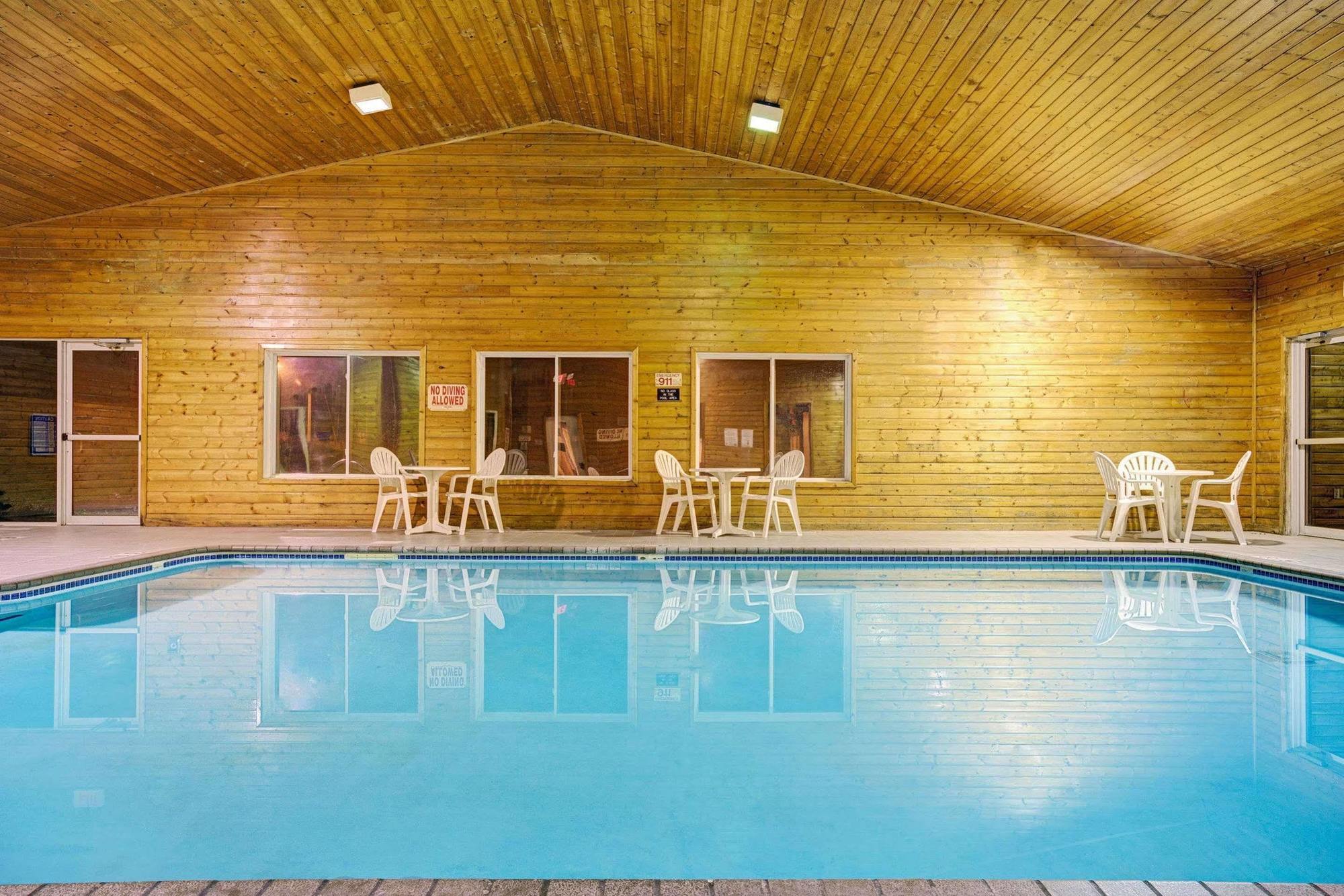 Baymont By Wyndham Baldwin Hotell Exteriör bild
